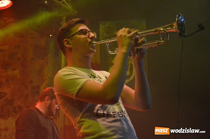 Zdjęcie w galerii na portalu naszwodzislaw.com: Tabu i Kamil Bednarek w Czyżowicach! Zagrali dla szesnastoletniego Tymka wiadomości z regionu