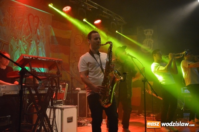 Zdjęcie w galerii na portalu naszwodzislaw.com: Tabu i Kamil Bednarek w Czyżowicach! Zagrali dla szesnastoletniego Tymka wiadomości z regionu