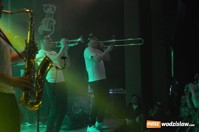 Zdjęcie w galerii na portalu naszwodzislaw.com: Tabu i Kamil Bednarek w Czyżowicach! Zagrali dla szesnastoletniego Tymka wiadomości z regionu