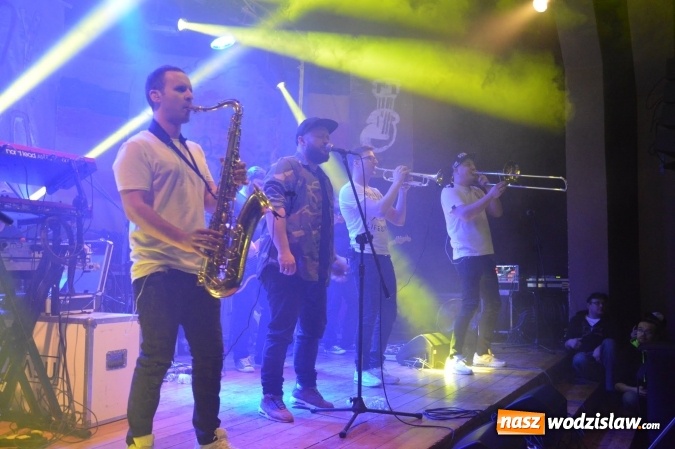 Zdjęcie w galerii na portalu naszwodzislaw.com: Tabu i Kamil Bednarek w Czyżowicach! Zagrali dla szesnastoletniego Tymka wiadomości z regionu