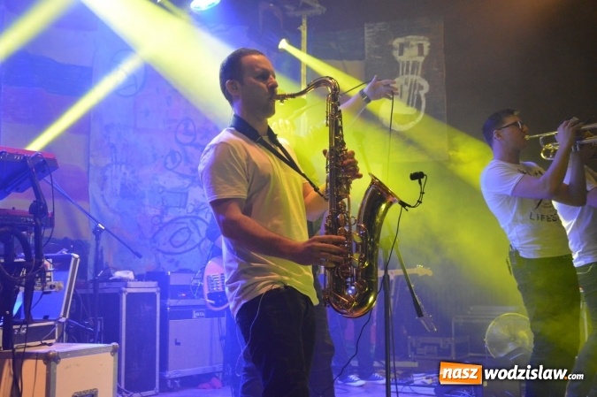 Zdjęcie w galerii na portalu naszwodzislaw.com: Tabu i Kamil Bednarek w Czyżowicach! Zagrali dla szesnastoletniego Tymka wiadomości z regionu