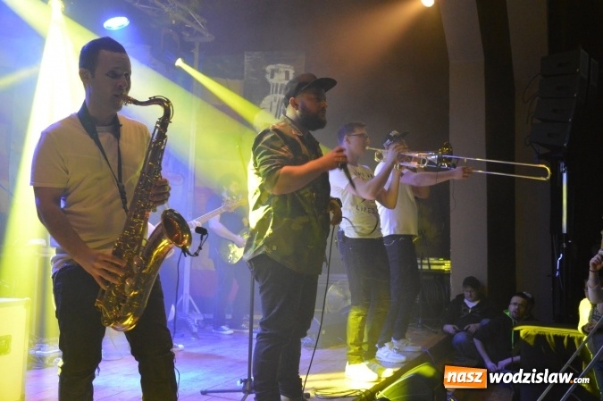 Zdjęcie w galerii na portalu naszwodzislaw.com: Tabu i Kamil Bednarek w Czyżowicach! Zagrali dla szesnastoletniego Tymka wiadomości z regionu