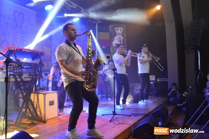 Zdjęcie w galerii na portalu naszwodzislaw.com: Tabu i Kamil Bednarek w Czyżowicach! Zagrali dla szesnastoletniego Tymka wiadomości z regionu