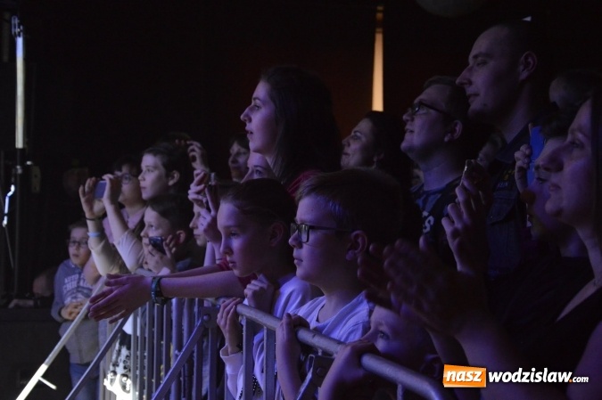Zdjęcie w galerii na portalu naszwodzislaw.com: Tabu i Kamil Bednarek w Czyżowicach! Zagrali dla szesnastoletniego Tymka wiadomości z regionu