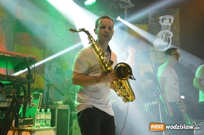 Zdjęcie w galerii na portalu naszwodzislaw.com: Tabu i Kamil Bednarek w Czyżowicach! Zagrali dla szesnastoletniego Tymka wiadomości z regionu