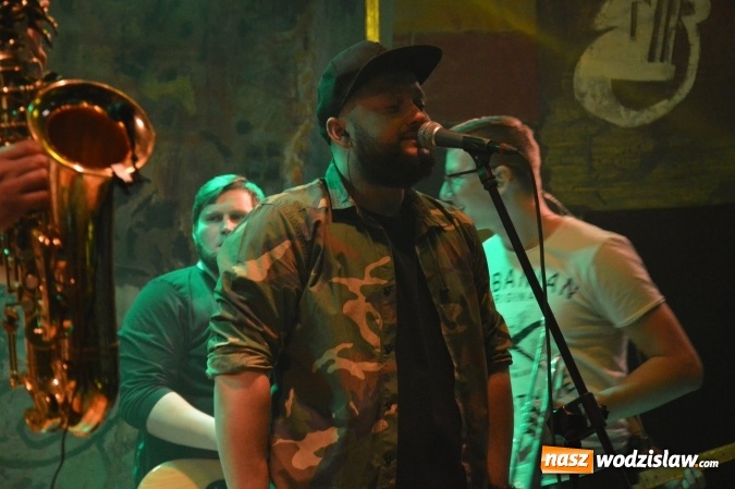 Zdjęcie w galerii na portalu naszwodzislaw.com: Tabu i Kamil Bednarek w Czyżowicach! Zagrali dla szesnastoletniego Tymka wiadomości z regionu