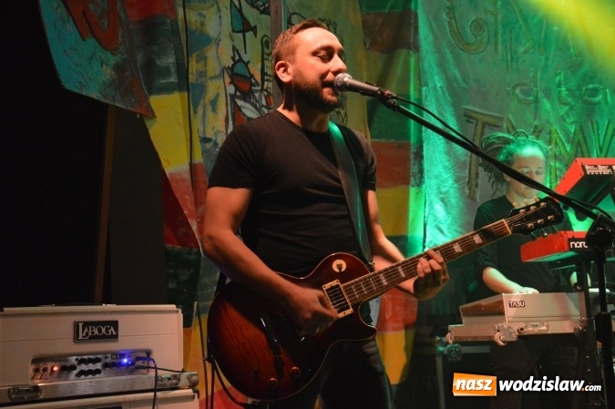 Zdjęcie w galerii na portalu naszwodzislaw.com: Tabu i Kamil Bednarek w Czyżowicach! Zagrali dla szesnastoletniego Tymka wiadomości z regionu