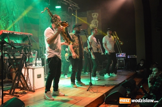 Zdjęcie w galerii na portalu naszwodzislaw.com: Tabu i Kamil Bednarek w Czyżowicach! Zagrali dla szesnastoletniego Tymka wiadomości z regionu