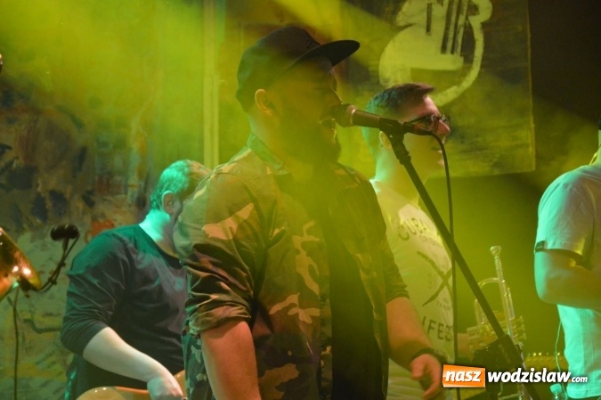 Zdjęcie w galerii na portalu naszwodzislaw.com: Tabu i Kamil Bednarek w Czyżowicach! Zagrali dla szesnastoletniego Tymka wiadomości z regionu