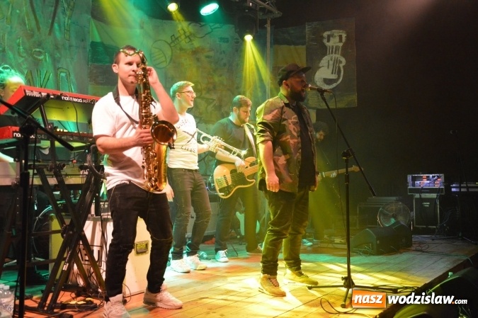 Zdjęcie w galerii na portalu naszwodzislaw.com: Tabu i Kamil Bednarek w Czyżowicach! Zagrali dla szesnastoletniego Tymka wiadomości z regionu