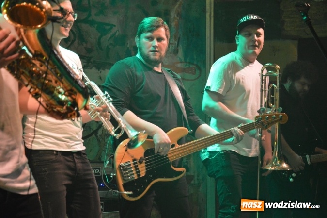 Zdjęcie w galerii na portalu naszwodzislaw.com: Tabu i Kamil Bednarek w Czyżowicach! Zagrali dla szesnastoletniego Tymka wiadomości z regionu