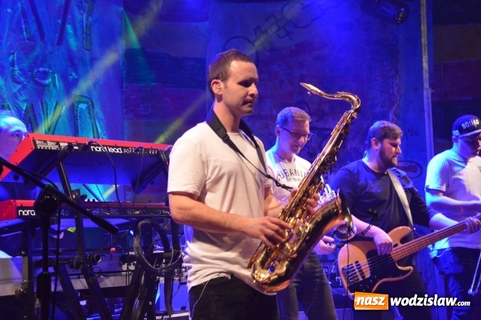 Zdjęcie w galerii na portalu naszwodzislaw.com: Tabu i Kamil Bednarek w Czyżowicach! Zagrali dla szesnastoletniego Tymka wiadomości z regionu