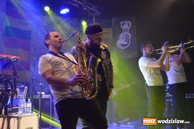 Zdjęcie w galerii na portalu naszwodzislaw.com: Tabu i Kamil Bednarek w Czyżowicach! Zagrali dla szesnastoletniego Tymka wiadomości z regionu