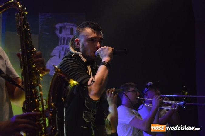 Zdjęcie w galerii na portalu naszwodzislaw.com: Tabu i Kamil Bednarek w Czyżowicach! Zagrali dla szesnastoletniego Tymka wiadomości z regionu