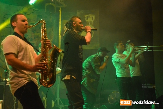 Zdjęcie w galerii na portalu naszwodzislaw.com: Tabu i Kamil Bednarek w Czyżowicach! Zagrali dla szesnastoletniego Tymka wiadomości z regionu