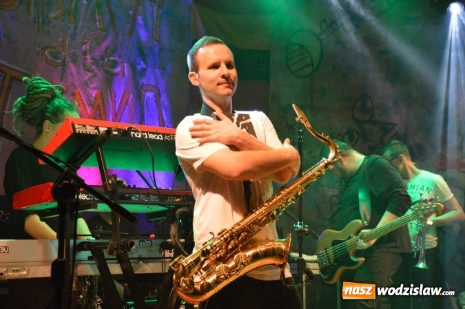 Zdjęcie w galerii na portalu naszwodzislaw.com: Tabu i Kamil Bednarek w Czyżowicach! Zagrali dla szesnastoletniego Tymka wiadomości z regionu