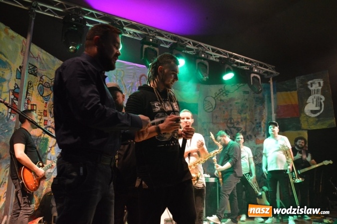 Zdjęcie w galerii na portalu naszwodzislaw.com: Tabu i Kamil Bednarek w Czyżowicach! Zagrali dla szesnastoletniego Tymka wiadomości z regionu