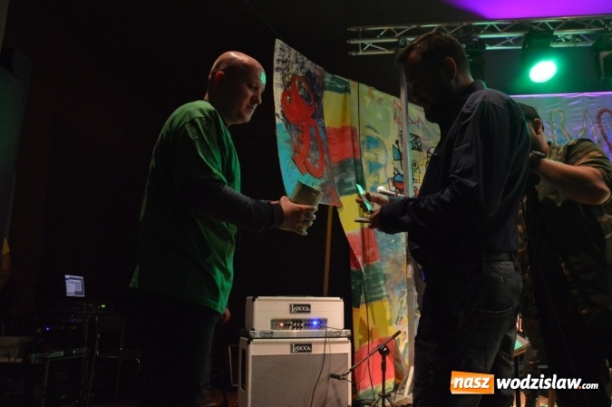 Zdjęcie w galerii na portalu naszwodzislaw.com: Tabu i Kamil Bednarek w Czyżowicach! Zagrali dla szesnastoletniego Tymka wiadomości z regionu