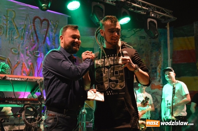 Zdjęcie w galerii na portalu naszwodzislaw.com: Tabu i Kamil Bednarek w Czyżowicach! Zagrali dla szesnastoletniego Tymka wiadomości z regionu