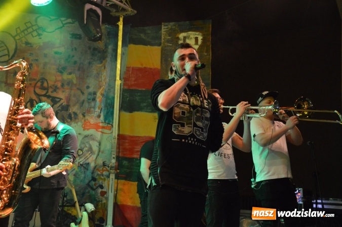 Zdjęcie w galerii na portalu naszwodzislaw.com: Tabu i Kamil Bednarek w Czyżowicach! Zagrali dla szesnastoletniego Tymka wiadomości z regionu