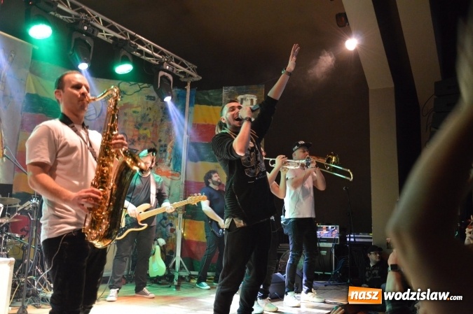 Zdjęcie w galerii na portalu naszwodzislaw.com: Tabu i Kamil Bednarek w Czyżowicach! Zagrali dla szesnastoletniego Tymka wiadomości z regionu