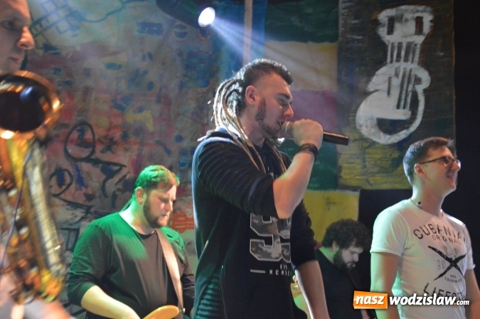 Zdjęcie w galerii na portalu naszwodzislaw.com: Tabu i Kamil Bednarek w Czyżowicach! Zagrali dla szesnastoletniego Tymka wiadomości z regionu