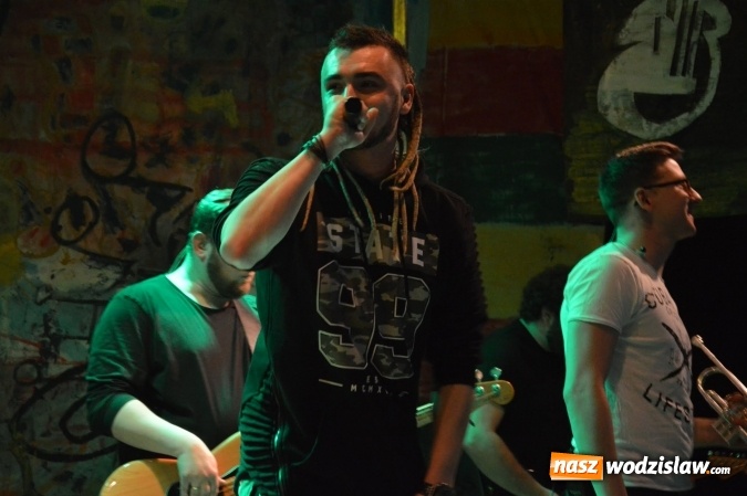 Zdjęcie w galerii na portalu naszwodzislaw.com: Tabu i Kamil Bednarek w Czyżowicach! Zagrali dla szesnastoletniego Tymka wiadomości z regionu