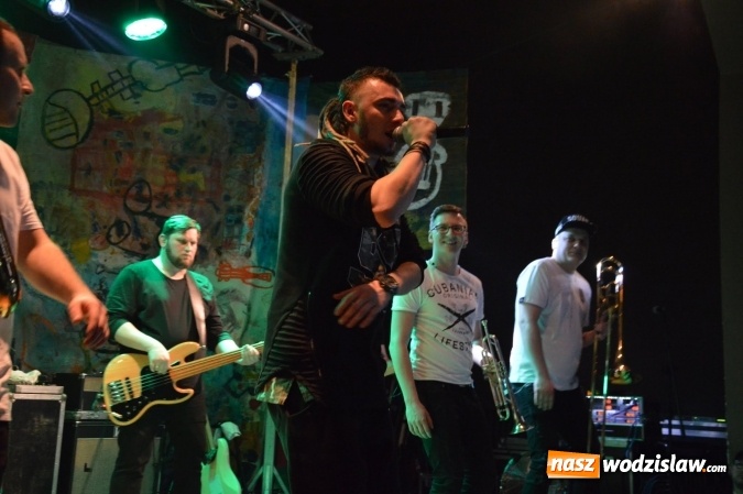 Zdjęcie w galerii na portalu naszwodzislaw.com: Tabu i Kamil Bednarek w Czyżowicach! Zagrali dla szesnastoletniego Tymka wiadomości z regionu