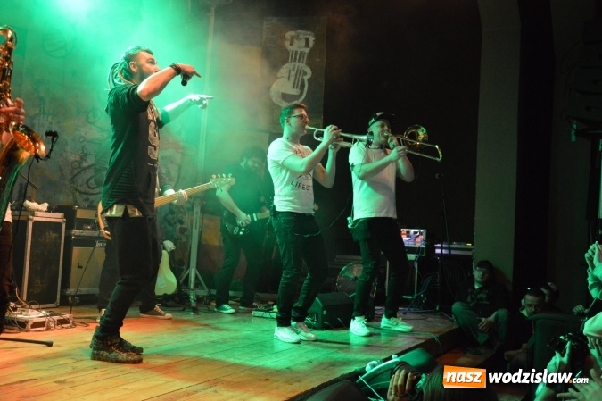 Zdjęcie w galerii na portalu naszwodzislaw.com: Tabu i Kamil Bednarek w Czyżowicach! Zagrali dla szesnastoletniego Tymka wiadomości z regionu