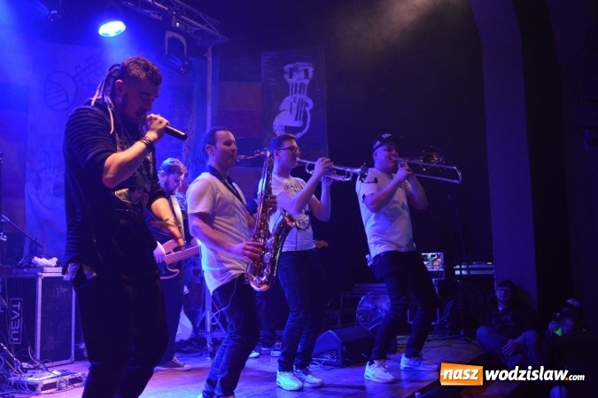 Zdjęcie w galerii na portalu naszwodzislaw.com: Tabu i Kamil Bednarek w Czyżowicach! Zagrali dla szesnastoletniego Tymka wiadomości z regionu