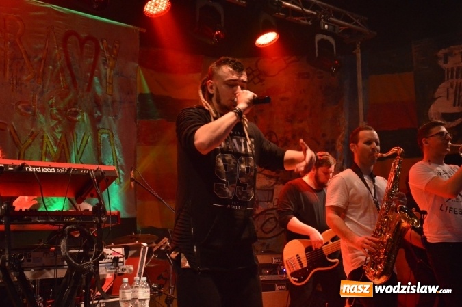 Zdjęcie w galerii na portalu naszwodzislaw.com: Tabu i Kamil Bednarek w Czyżowicach! Zagrali dla szesnastoletniego Tymka wiadomości z regionu