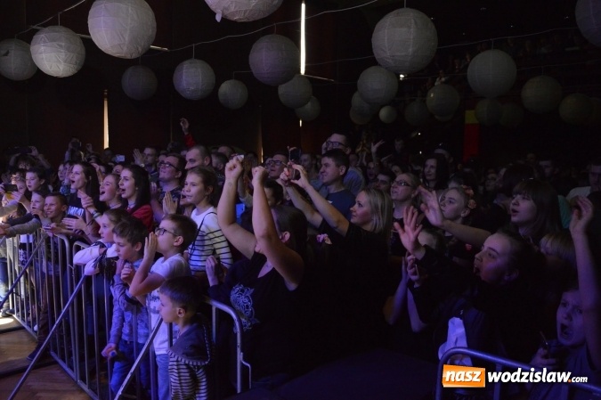 Zdjęcie w galerii na portalu naszwodzislaw.com: Tabu i Kamil Bednarek w Czyżowicach! Zagrali dla szesnastoletniego Tymka wiadomości z regionu