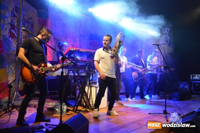 Zdjęcie w galerii na portalu naszwodzislaw.com: Tabu i Kamil Bednarek w Czyżowicach! Zagrali dla szesnastoletniego Tymka wiadomości z regionu