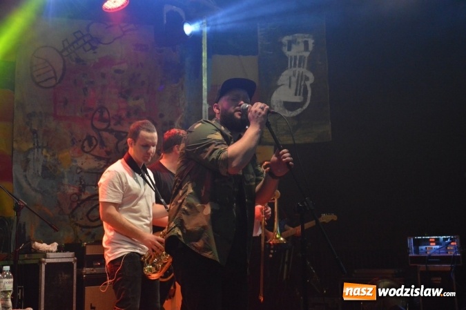 Zdjęcie w galerii na portalu naszwodzislaw.com: Tabu i Kamil Bednarek w Czyżowicach! Zagrali dla szesnastoletniego Tymka wiadomości z regionu