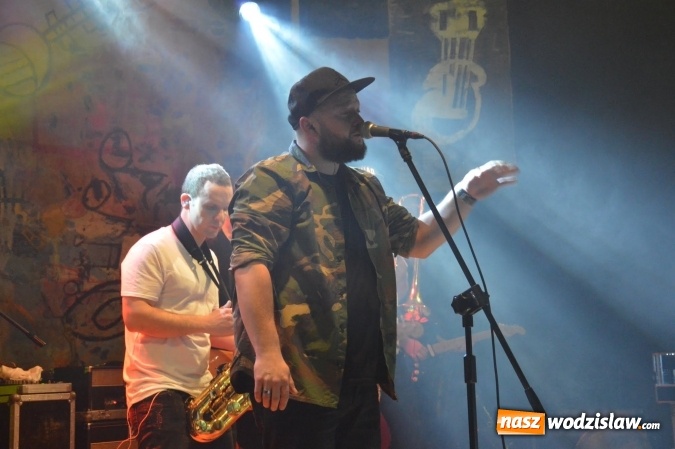 Zdjęcie w galerii na portalu naszwodzislaw.com: Tabu i Kamil Bednarek w Czyżowicach! Zagrali dla szesnastoletniego Tymka wiadomości z regionu