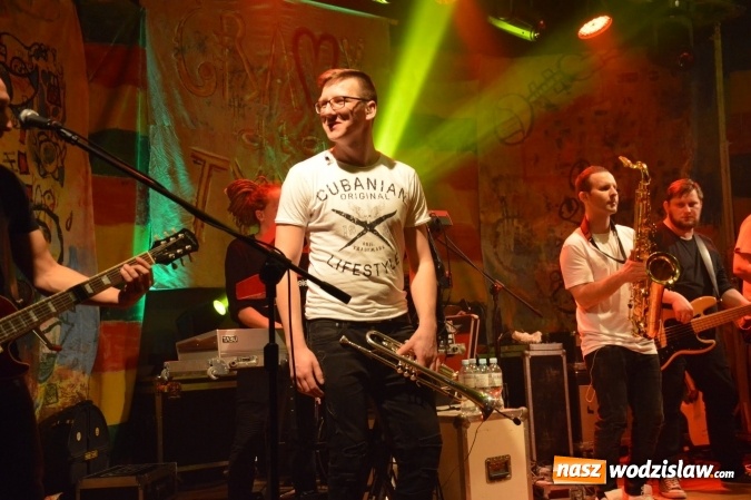 Zdjęcie w galerii na portalu naszwodzislaw.com: Tabu i Kamil Bednarek w Czyżowicach! Zagrali dla szesnastoletniego Tymka wiadomości z regionu