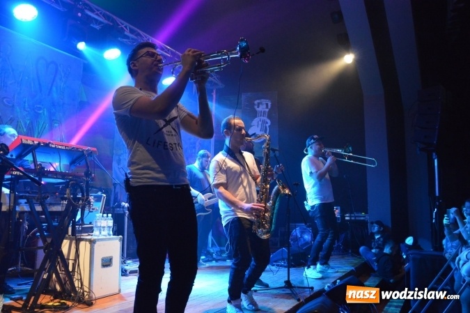 Zdjęcie w galerii na portalu naszwodzislaw.com: Tabu i Kamil Bednarek w Czyżowicach! Zagrali dla szesnastoletniego Tymka wiadomości z regionu