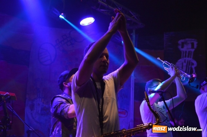 Zdjęcie w galerii na portalu naszwodzislaw.com: Tabu i Kamil Bednarek w Czyżowicach! Zagrali dla szesnastoletniego Tymka wiadomości z regionu