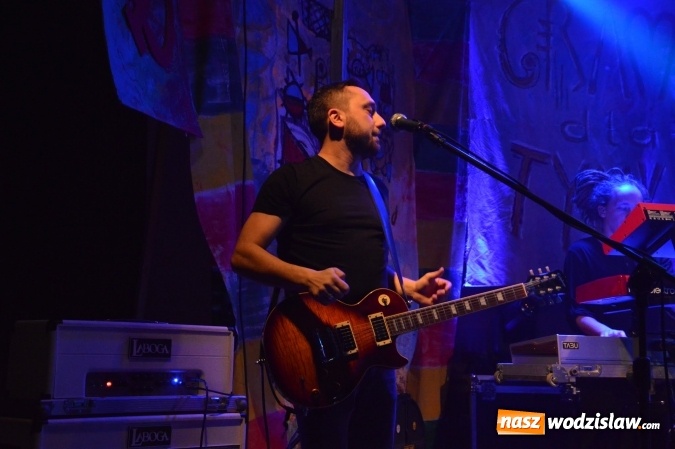 Zdjęcie w galerii na portalu naszwodzislaw.com: Tabu i Kamil Bednarek w Czyżowicach! Zagrali dla szesnastoletniego Tymka wiadomości z regionu