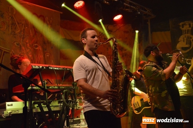 Zdjęcie w galerii na portalu naszwodzislaw.com: Tabu i Kamil Bednarek w Czyżowicach! Zagrali dla szesnastoletniego Tymka wiadomości z regionu