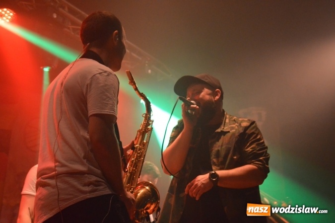 Zdjęcie w galerii na portalu naszwodzislaw.com: Tabu i Kamil Bednarek w Czyżowicach! Zagrali dla szesnastoletniego Tymka wiadomości z regionu