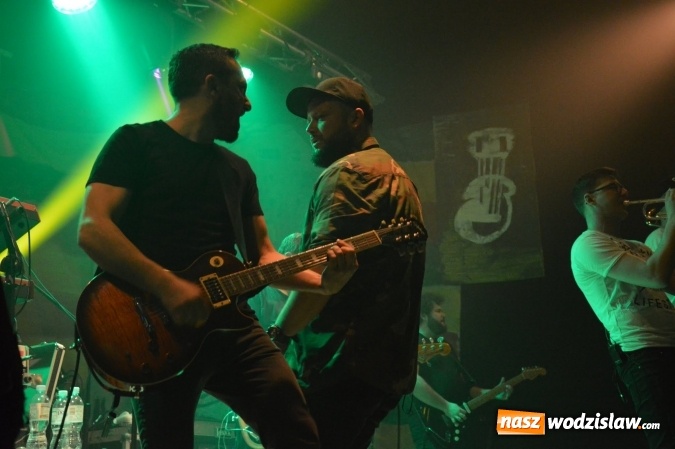 Zdjęcie w galerii na portalu naszwodzislaw.com: Tabu i Kamil Bednarek w Czyżowicach! Zagrali dla szesnastoletniego Tymka wiadomości z regionu