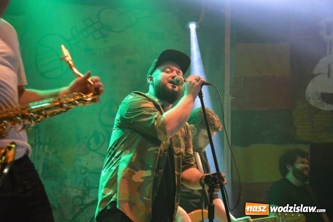 Zdjęcie w galerii na portalu naszwodzislaw.com: Tabu i Kamil Bednarek w Czyżowicach! Zagrali dla szesnastoletniego Tymka wiadomości z regionu