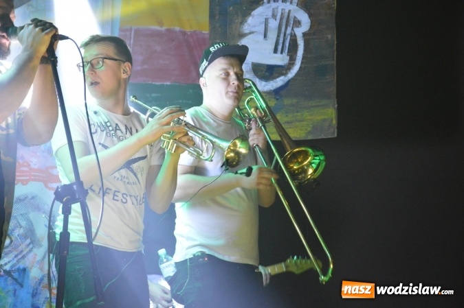 Zdjęcie w galerii na portalu naszwodzislaw.com: Tabu i Kamil Bednarek w Czyżowicach! Zagrali dla szesnastoletniego Tymka wiadomości z regionu