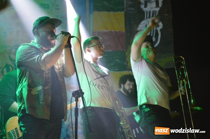Zdjęcie w galerii na portalu naszwodzislaw.com: Tabu i Kamil Bednarek w Czyżowicach! Zagrali dla szesnastoletniego Tymka wiadomości z regionu