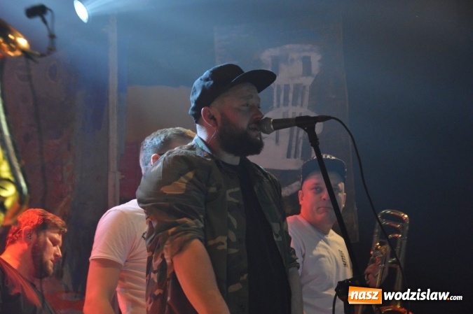 Zdjęcie w galerii na portalu naszwodzislaw.com: Tabu i Kamil Bednarek w Czyżowicach! Zagrali dla szesnastoletniego Tymka wiadomości z regionu