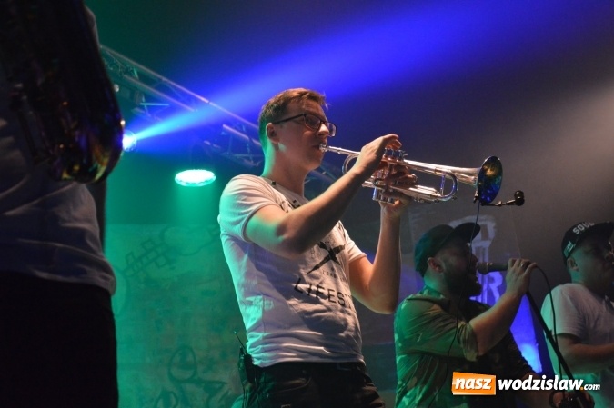 Zdjęcie w galerii na portalu naszwodzislaw.com: Tabu i Kamil Bednarek w Czyżowicach! Zagrali dla szesnastoletniego Tymka wiadomości z regionu