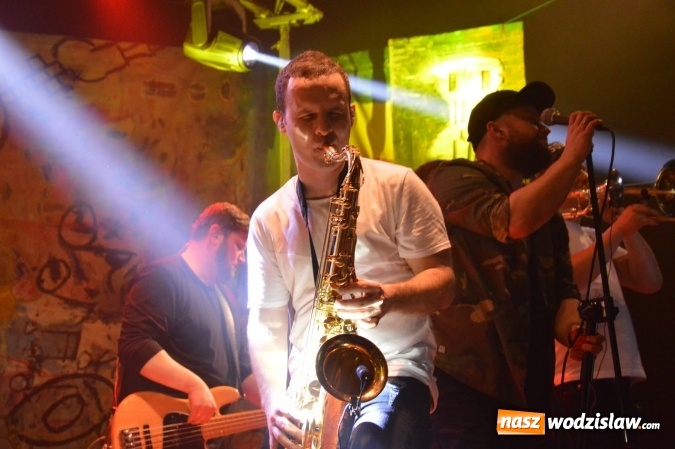 Zdjęcie w galerii na portalu naszwodzislaw.com: Tabu i Kamil Bednarek w Czyżowicach! Zagrali dla szesnastoletniego Tymka wiadomości z regionu