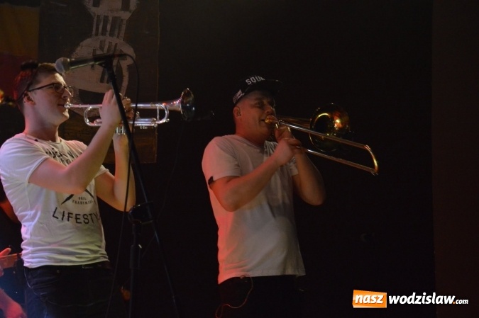 Zdjęcie w galerii na portalu naszwodzislaw.com: Tabu i Kamil Bednarek w Czyżowicach! Zagrali dla szesnastoletniego Tymka wiadomości z regionu