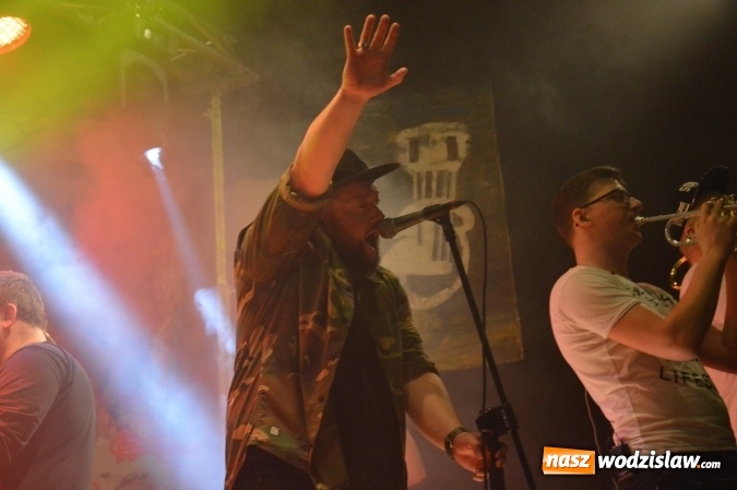 Zdjęcie w galerii na portalu naszwodzislaw.com: Tabu i Kamil Bednarek w Czyżowicach! Zagrali dla szesnastoletniego Tymka wiadomości z regionu